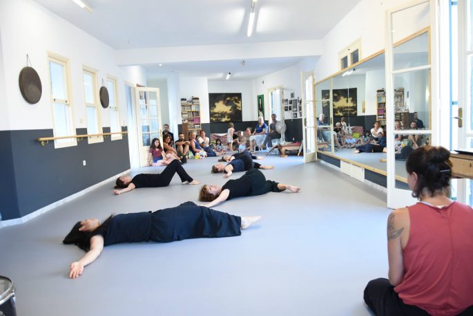 mikro studiaki aigina